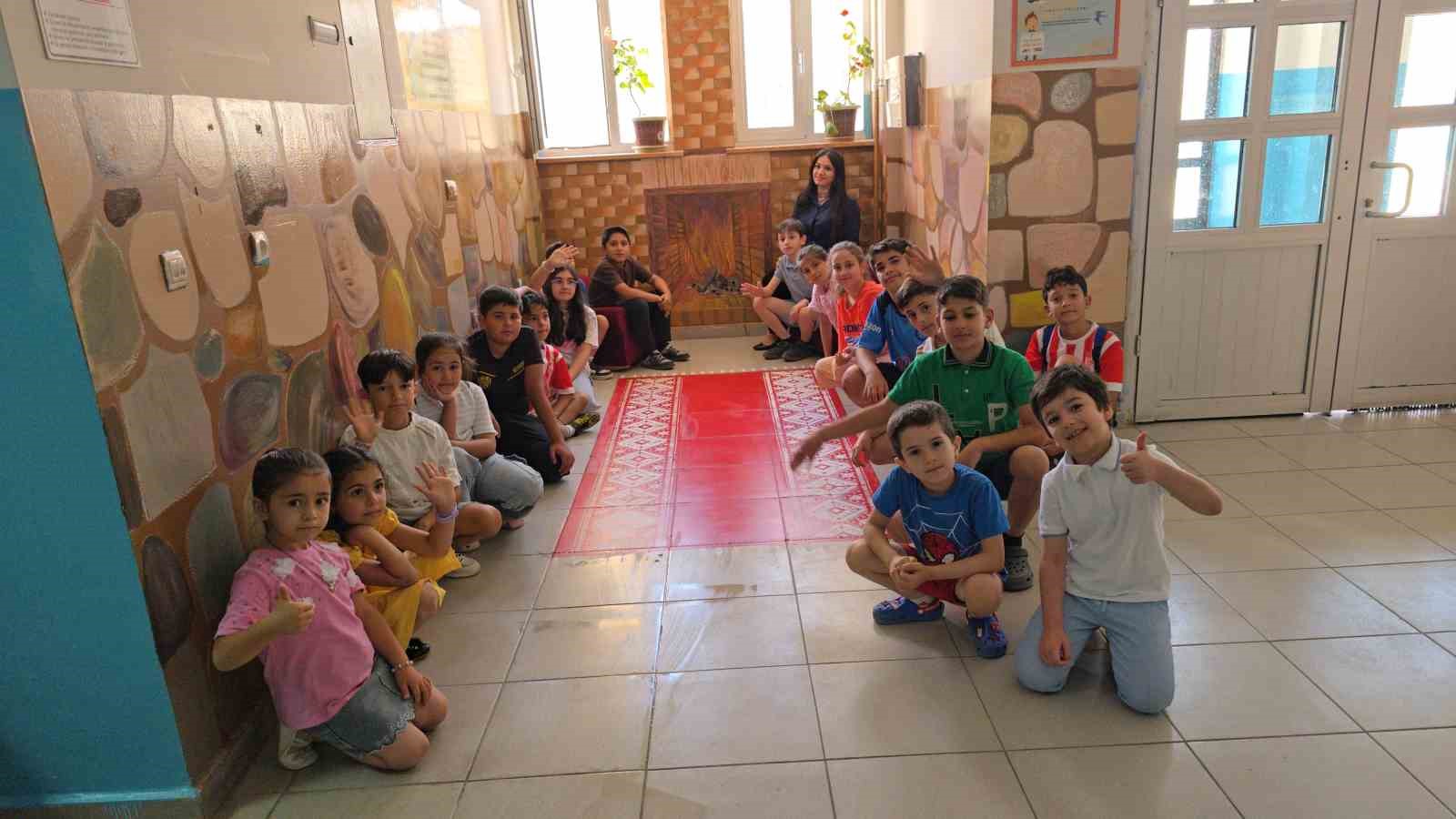 yaz-tatilinde-ellerine-tablet-degil-tuval-ve-firca-aldilar