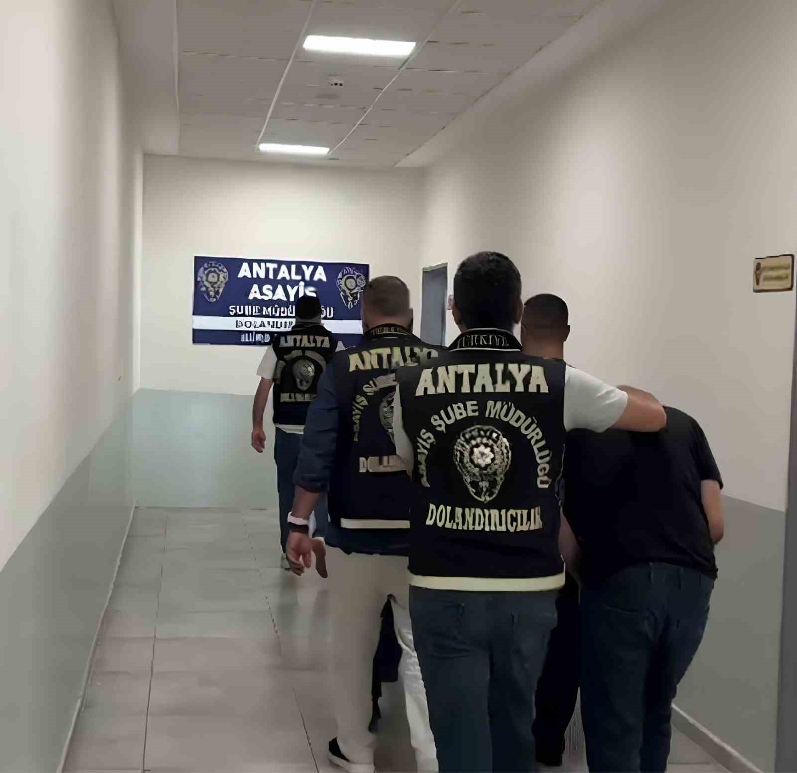kuyumculara-sahte-altin-dis-satan-suphelilere-polisten-gulen-yuz-operasyonu
