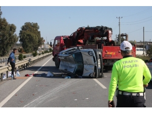 Devrilen Araç Çelik Bariyerlere Çarparak Durabildi: 2 Yaralı