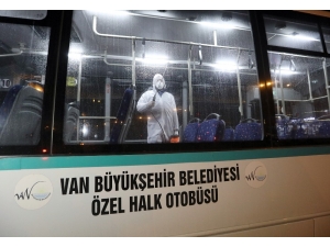 Van’da Korona Virüse Karşı Toplu Taşıma Araçlarını İlaçlıyor