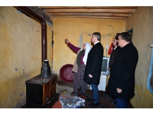 Vali Baruş Hasarlı Evlere Girilmemesi Uyarısında Bulundu