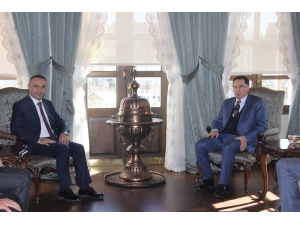 Şeref Malkoç: "Türkiye’de 2 Fay Hattı Var; Biri Depremle İlgili, Diğeri Darbelerle İlgili"