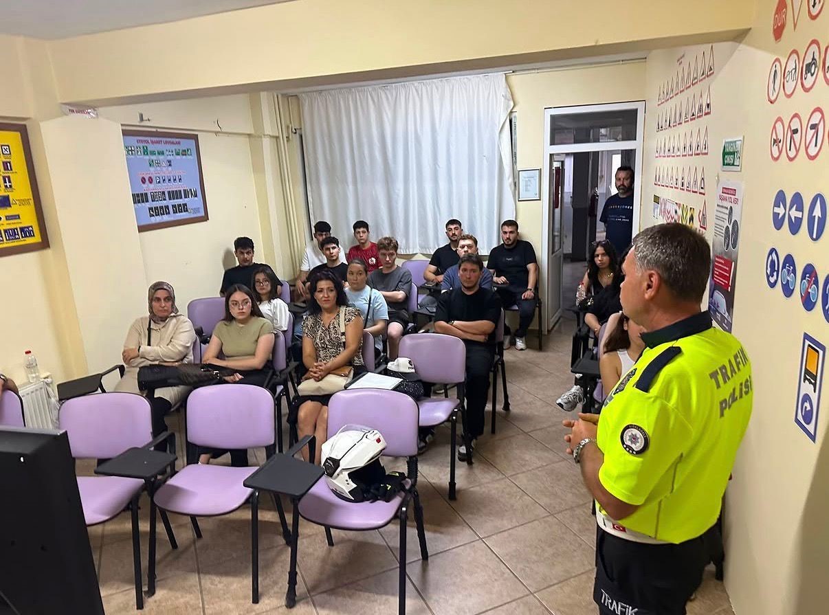 kirklareli-nde-surucu-adaylarina-trafik-guvenligi-egitimi-verildi