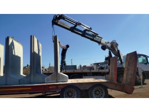 İdlib’e Beton Bariyer Sevkıyatı