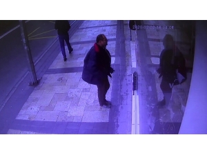 Beğendiği Çantayı Böyle Çaldı