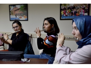 Yan Flüt Kursuna Gençlerden Yoğun İlgi