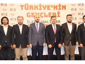 Gençler Mutluluğu Ailede Buluyor