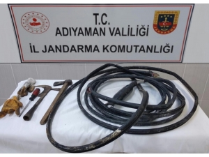 Besni’de Suçüstü Yakalanan Kablo Hırsızları Tutuklandı