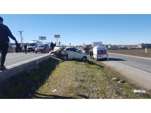 Yayalara Yol Vermek İçin Duran Araca Ambulans Çarptı: 6 Yaralı