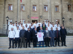 Isparta 32 Spor’dan Vali Seymenoğlu’na Teşekkür Ziyareti