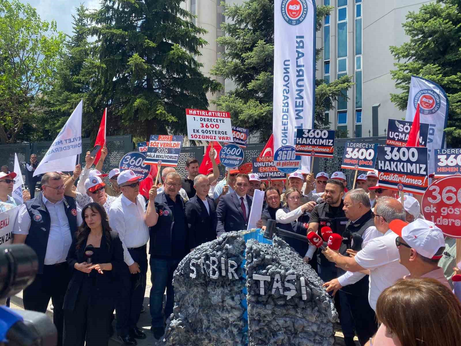 memurlar-taleplerini-sabir-tasi-ile-dile-getirdi