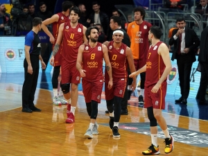 Galatasaray Futboldan Sonra Basketbolda Da Fenerbahçe’yi Deplasmanda Yenememe Serisini Bitirdi