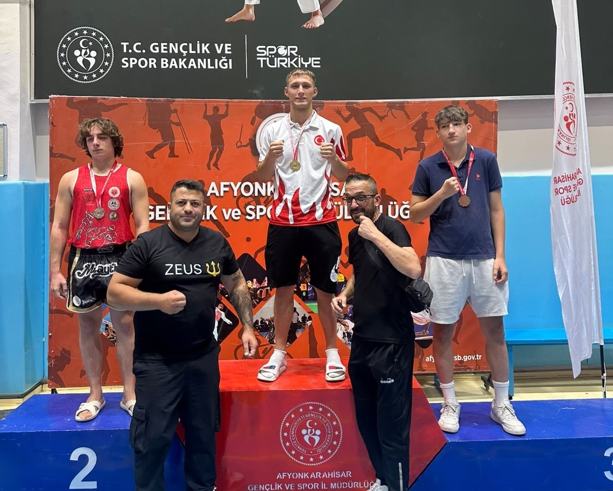 manisali-sporculardan-zafer-kupasi-nda-4-madalya