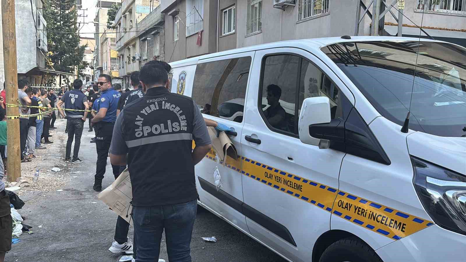 gaziantep-te-dehset-once-esini-oldurdu-sonra-3-u-cocuk-4-kisiyi-yaraladi