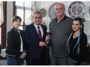 Sanatçı Üstünkaya’ya Tebrik Ziyareti