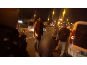 E-5 Kara Yolunda Kazazedeye Yardım Seferberliği Kamerada