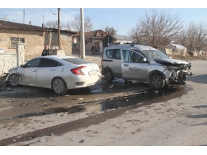 Elazığ’da Trafik Kazası: 3 Yaralı