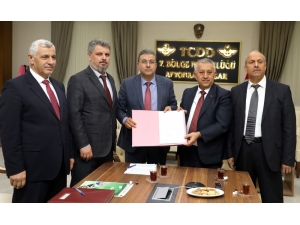 Afyonkarahisar’da Afray Banliyö Hattı Proje Sözleşmesi İmzalandı