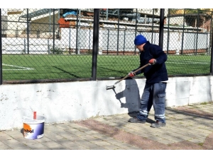 Avcılar’da Çocuk Parkları Bahara Hazırlanıyor