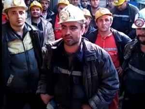 Arkadaşlarının İşten Çıkarılmasını Kabullenmeyen İşçiler Kendini Maden Ocağına Kapattı