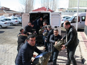 “Kardeşim Üşümesin” Dediler, 700 Kilometre Yol Yaparak Trabzon’dan Van’a Gönül Köprüsü Kurdular.