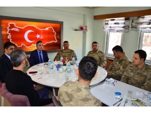 Kaymakam Solmaz’dan Mehmetçik Onuruna Yemek