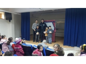 Tokat Polisinden Çocuklara Karagöz Hediyesi