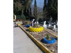 Mezarcılardan ’Petşişe Değil, Testi Alın’ Çağrısı