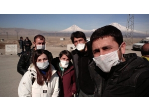 Sınıra Giden Gazetecilerden Korona Önlemi