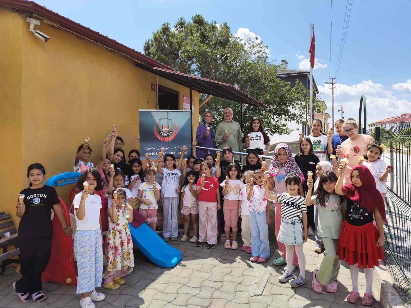 kur-an-kursunda-egitim-goren-cocuklara-dondurma-ikrami