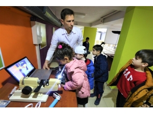 Konaklı Çocuklar Bilimi Eğlenerek Öğreniyor