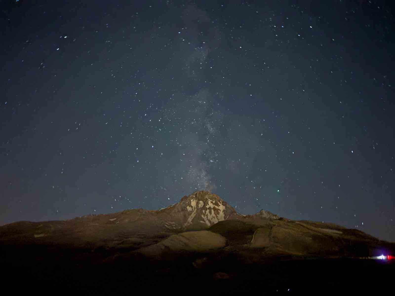 gokyuzu-tutkunlari-perseid-meteor-yagmurunu-erciyes-te-takip-etti
