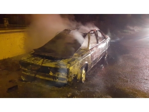 Park Halindeki Lpg’li Otomobil Küle Döndü