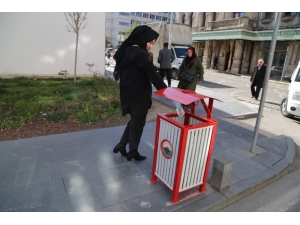 İlkadım’dan Kırmızı-beyaz Çöp Kovaları