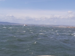 Çanakkale’de Fırtınanın Sürüklediği Feribot Karaya Oturdu