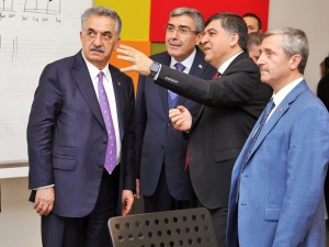 Hayati Yazıcı Şehitkamil Sanat Merkezi’nde İnceleme Yaptı