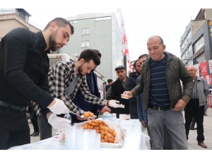 Karabük’te Necmettin Erbakan’ın Ölüm Yılı Dolayısıyla Lokma Dağıtıldı
