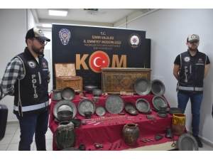 İzmir’de Piyasa Değeri 15 Milyon Lira Olan 506 Parça Tarihi Eser Ele Geçirildi