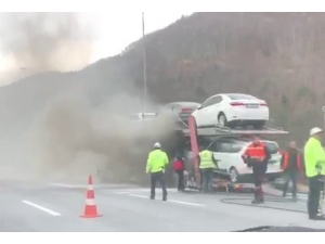 Sıfır Otomobil Yüklü Tır Yandı 2 Araç Hasar Gördü