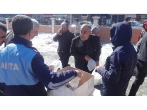 Özalp Belediyesi Kandil Simidi İkram Etti