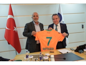 Başkan Böcek Alanyaspor Ve Taraftarı İçin Marş Yaptırdı