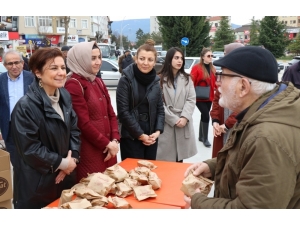 Başkan Köse, Vatandaşlara Kandil Simidi İkram Etti