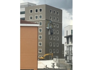 Fırtına Yeni Hastane İnşaatını Vurdu