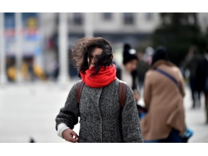 Taksim’de Lodos Hayatı Olumsuz Etkiliyor