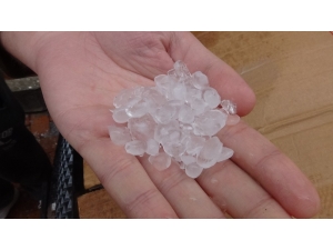 Edremit’e Fındık Büyüklüğünde Dolu Yağdı