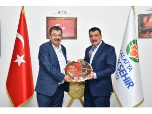 Başkan Gürkan: “Hayati İnanç, Türk Edebiyatı Açısından Önemli Bir Şahsiyettir”