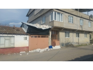 Bursa’da Lodos Evin Duvarlarını Yıktı