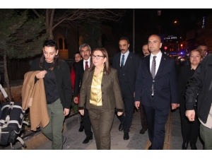 Ticaret Bakanı Pekcan’dan Esnafa Kandil Ziyareti