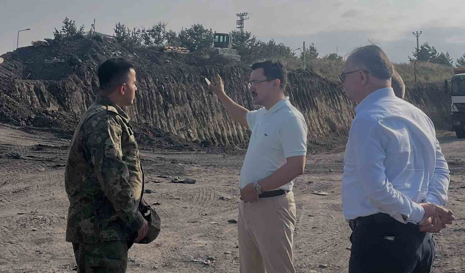 akyaka-kaymakami-demirtas-ermenistan-sinirindaki-demiryolu-yenileme-calismalarini-yerinde-inceledi