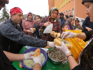 Yarım Ton Hamsi 1 Saatte Tükendi